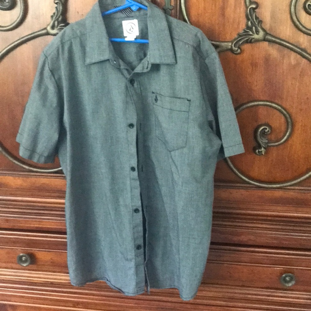 Volcom button-up short sleeve shirt